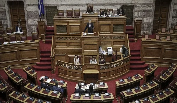 Στη Βουλή οι εξελίξεις στην ελληνική οικονομία