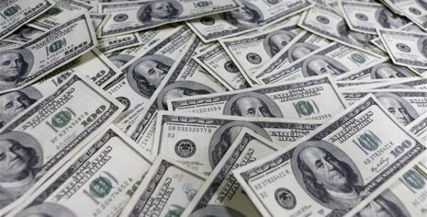 Ευρώ και δολάρια αγγίζουν την απόλυτη ισοτιμία για πρώτη φορά εδώ και 20 χρόνια