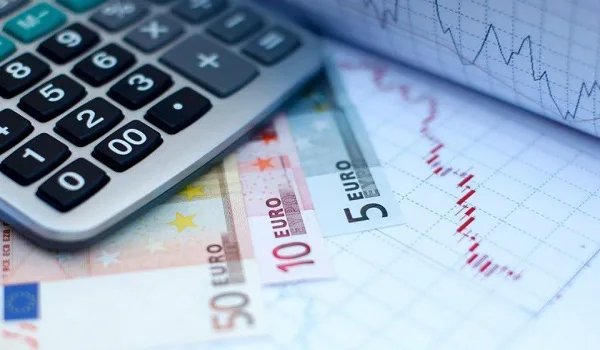 Στα 101,482 δισ. ευρώ οι ληξιπρόθεσμες οφειλές προς την εφορία τον Μάιο
