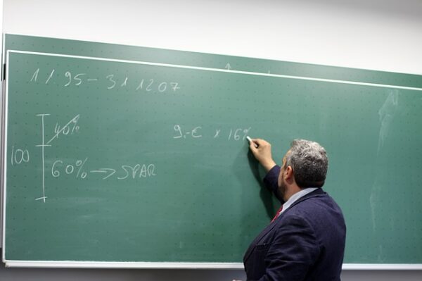 Τί αλλάζει στα ωρολόγια προγράμματα στο Λύκειο
