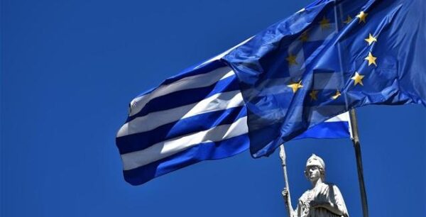Bloomberg: Το ελληνικό χρέος δεν είναι πια το φόβητρο της Ευρώπης