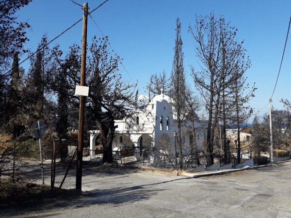 Καμία εκκλησία και κανένα προσκυνητάρι δεν υπέστη την παραμικρή ζημιά, ούτε καν μουτζούρα στη φωτιά στην Αττική