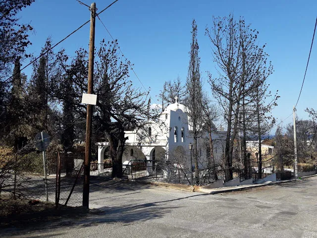Καμία εκκλησία και κανένα προσκυνητάρι δεν υπέστη την παραμικρή ζημιά, ούτε καν μουτζούρα στη φωτιά στην Αττική