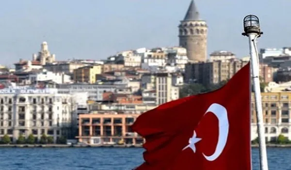 Bloomberg: Κοντά σε ΔΝΤ και capital controls η Τουρκία