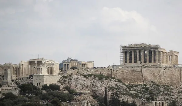 Κεραυνός στην Ακρόπολη – Τέσσερις τραυματίες