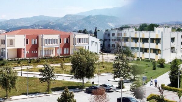 Εκτός φυλακής ο καθηγητής ΤΕΙ που κατηγορείται ότι έπαιρνε φακελάκια