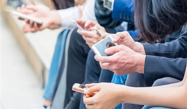 Γιατί μπαίνει όριο 150 ευρώ σε όλους τους λογαριασμούς των κινητών