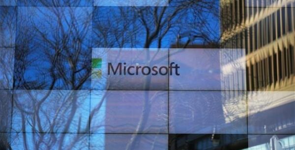 «Διαστημική» συνεργασία Microsoft-Space X για cloud computing