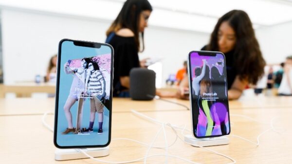 Παράπονα από χρήστες των νέων iPhones για πρόβλημα στη φόρτισή τους