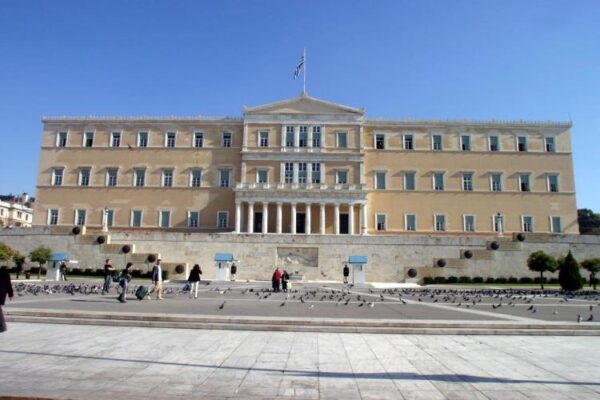 Εκφράζει τη διαμαρτυρία της για το μη χαρακτηρισμό της Κλειτορίας ως δυσπρόσιτη περιοχή.