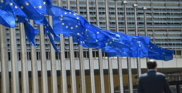 Κομισιόν για την Ελλάδα: Ύφεση 9% τo 2020 – Ανάκαμψη 6% το 2021