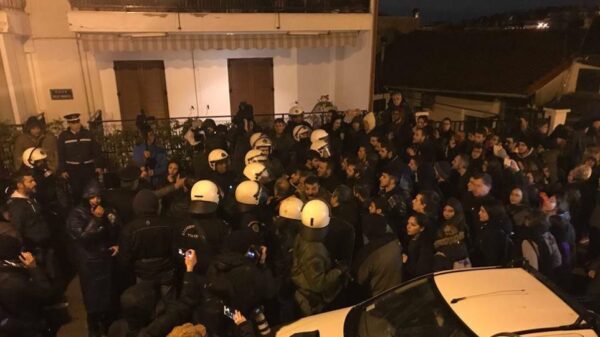 Θεσσαλονίκη: Ένταση και χημικά σε εκδήλωση με τον Γαβρόγλου