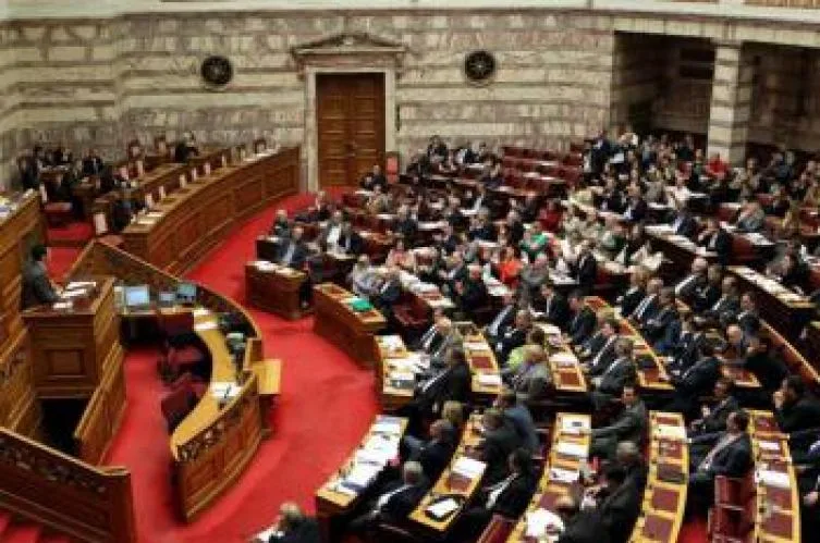 Αναφέρουν  τα προβλήματα στέγασης και λειτουργίας του Γυμνασίου Μύρινας Λήμνου μετά το σεισμό του 2014, τα οποία συνεχίζουν να