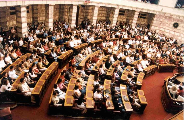 Εκφράζει τη διαμαρτυρία της για τις εξελίξεις συγχωνεύσεων των ιδρυμάτων της ανώτατης εκπαίδευσης, και επισημαίνει το θέμα των