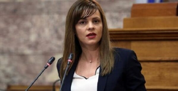 Έφη Αχτσιόγλου: 5-10% η αύξηση του κατώτατου μισθού