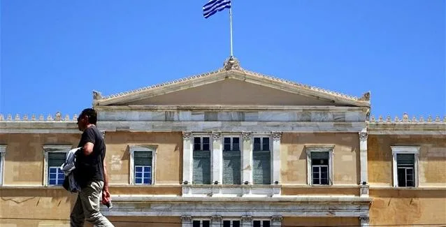 «Η Ελλάδα επιχειρεί να αποκλίνει από τη λιτότητα»