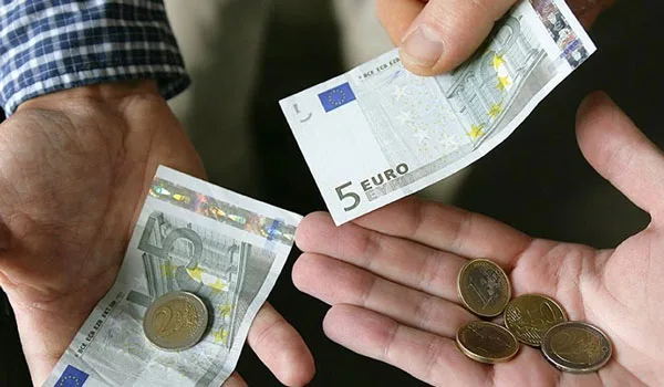 Έρχεται αύξηση 8% του κατώτου μισθού – Τί θα συμπαρασύρει