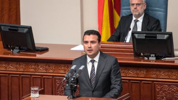 Ζάεφ για το θέμα της γλώσσας: Πρέπει να είμαστε προσεκτικοί στις δηλώσεις μας
