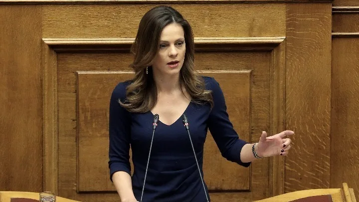 Αχτσιόγλου: Κάτω από το αφορολόγητο όριο οι εργαζόμενοι και με το νέο κατώτατο μισθό