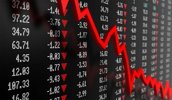 Reuters: Κατρακυλούν πλέον οι αποδόσεις των ελληνικών ομολόγων