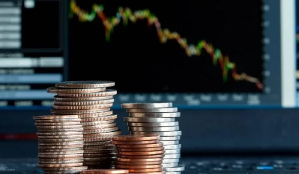 Οι αποδόσεις των ελληνικών 10ετών ομολόγων κινούνται στο χαμηλό επίπεδο μήνα