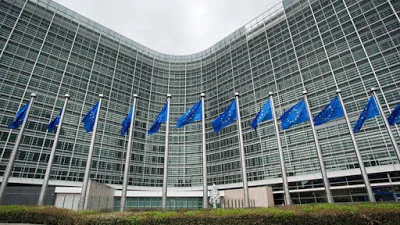 Κομισιόν: Πάρτε ισοδύναμα μέτρα για να γίνει η επαναφορά των δώρων