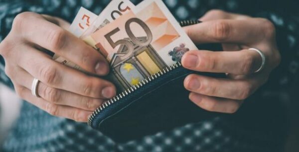Κοινωνικό μέρισμα 2019: Ποιές είναι οι δυσκολίες που υπάρχουν – Γιατί καθυστερεί
