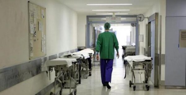 Έλεγχοι για αντικαπνιστικό στα νοσοκομεία -Βρέθηκαν να καπνίζουν γιατροί και προσωπικό