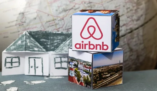 AirBnb: Οι περιοχές χρυσωρυχεία σε Αθήνα και νησιά
