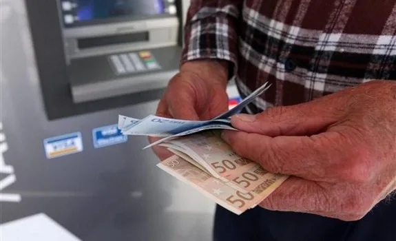 Αναδρομικά ενός έτους για 800.000 επικουρικές συντάξεις