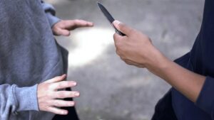 Σοκ στη Λάρισα: 17χρονος μαχαίρωσε τον πατέρα του την ώρα που κοιμόταν