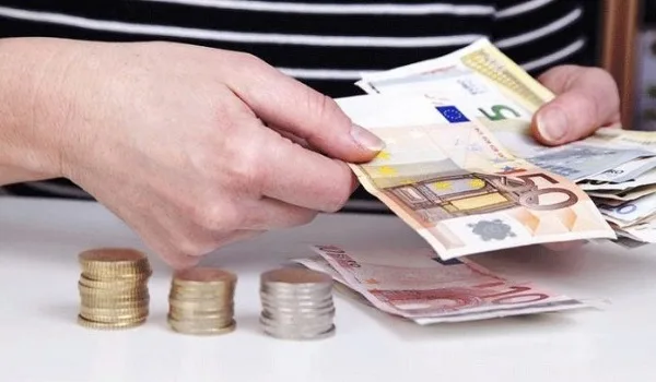 Ευρωζώνη: Οριακά αναθεωρήθηκε πτωτικά η αύξηση του ΑΕΠ το γ΄ τρίμηνο του 2020