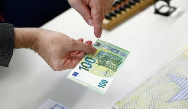 Έρχονται  τα νέα χαρτονομίσματα των 100 και 200 ευρώ