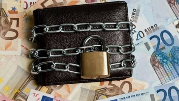 Από τέλος καλοκαιριού η αύξηση του ακατάσχετου ορίου τραπεζικού λογαριασμού