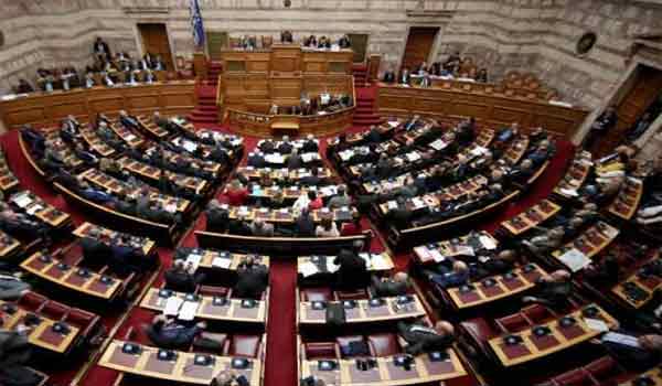Μείωση του ΦΠΑ και 13η σύνταξη – Τι προβλέπουν οι τροπολογιες