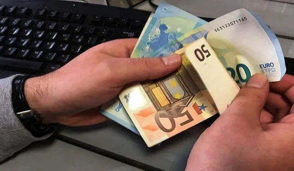 Προς νέα χαλάρωση των capital controls – Τι εξετάζει η κυβέρνηση