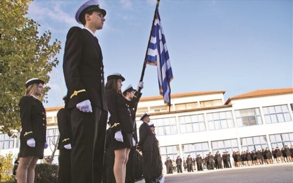Χορήγηση χρηματικών βραβείων από την Εστία Ναυτικών σε παιδιά ναυτικών