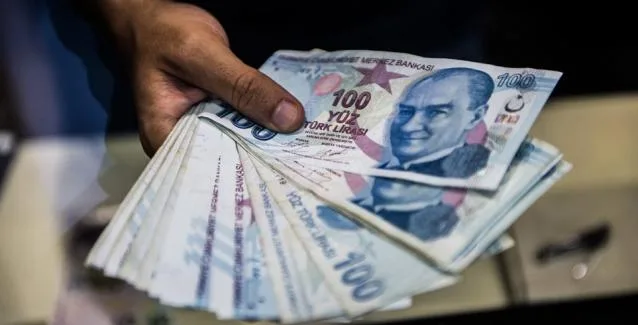 Πτώση της τουρκικής λίρας έπειτα από δημοσίευμα για αμερικανικές κυρώσεις