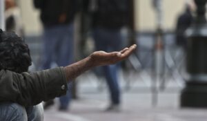 ΕΣΛΣΤΑΤ: Δύο εκατομμύρια σε κίνδυνο φτώχειας