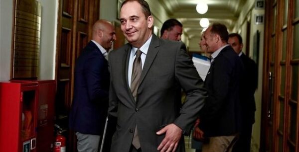 Πλακιωτάκης: Εφαρμογή υγειονομικών πρωτοκόλλων στο λιμάνι της Πάτρας