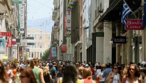 Κορονοϊός: «Εστία υπερμετάδοσης αν ανοίξει η Ερμού»