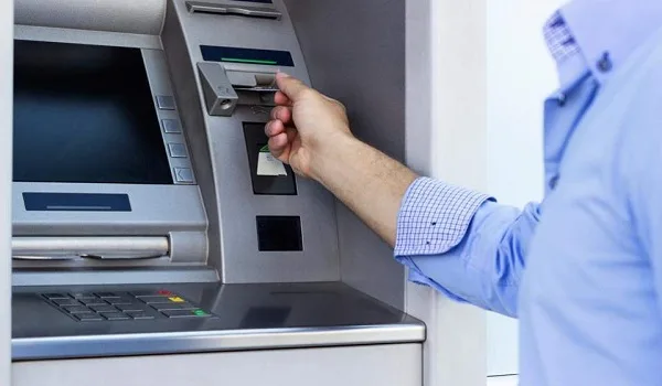 Capital controls: Ποιοί είναι οι περιορισμοί που ισχύουν ακόμα και σήμερα;