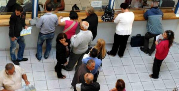 Πάνω από 350 χιλιάδες φορολογούμενοι χρωστούν κάτω από 1 εύρω