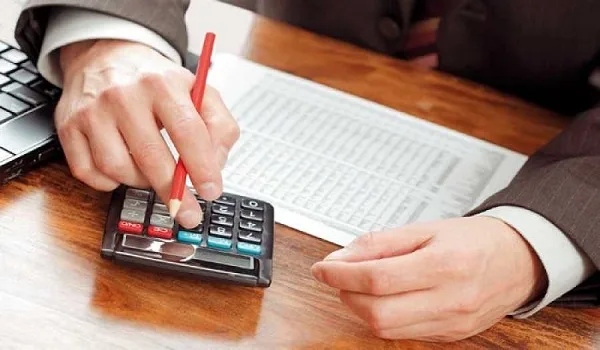 Πόσο θα μειωθεί ο φόρος εισοδήματος – Oι δύο αλλαγές
