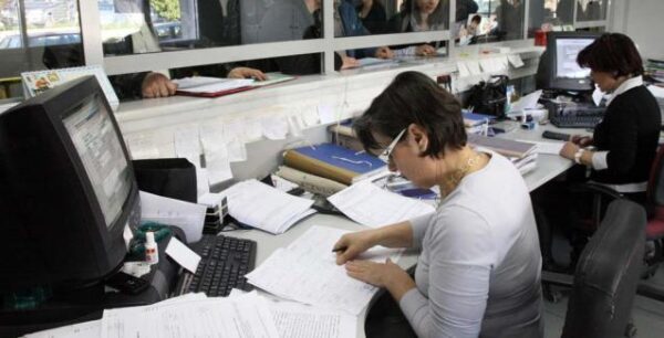 Oι φορο-ελαφρύνσεις στο μικροσκόπιο των θεσμών