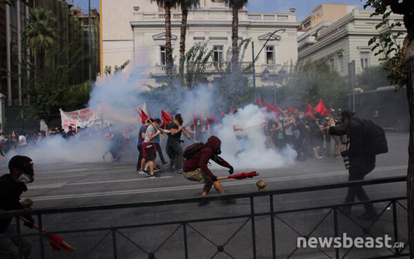 Ένταση και χρήση χημικών στο φοιτητικό συλλαλητήριο στο κέντρο της Αθήνας