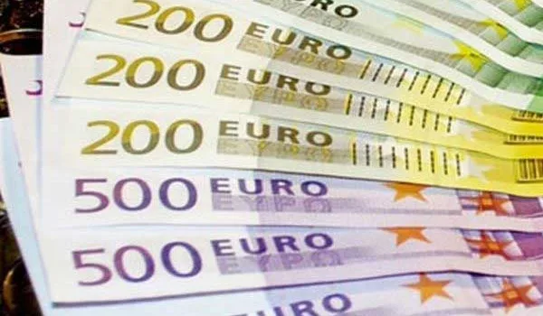 Σενάρια για το έκτακτο επίδομα Χριστουγέννων, κοινωνικό μέρισμα