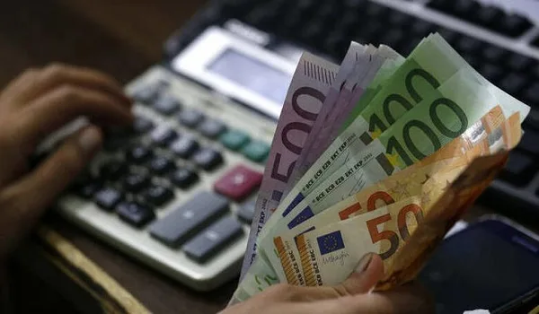 Εφορία: Ποιοί δεν χρειάζεται να κάνουν ηλεκτρονικές δαπάνες 30%