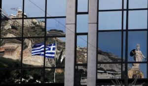 Σκληρό “παζάρι” κυβέρνησης-θεσμών για δημοσιονομικό χώρο και μειώσεις φόρων