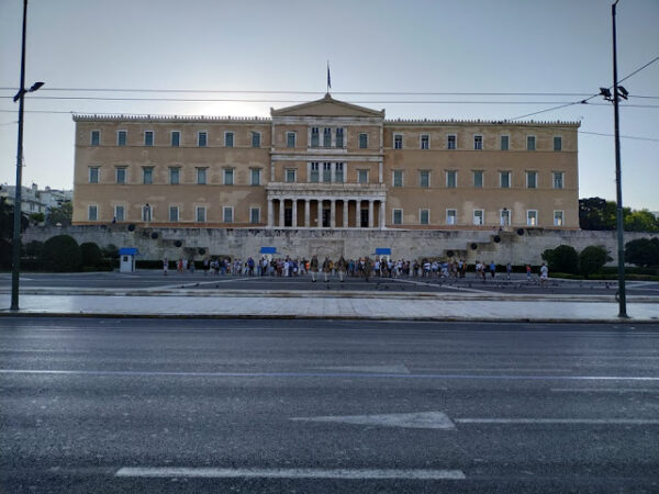 Υποτροφίες ΙΚΥ: Αποκλεισμός φοιτητριών/των από το πρόγραμμα
